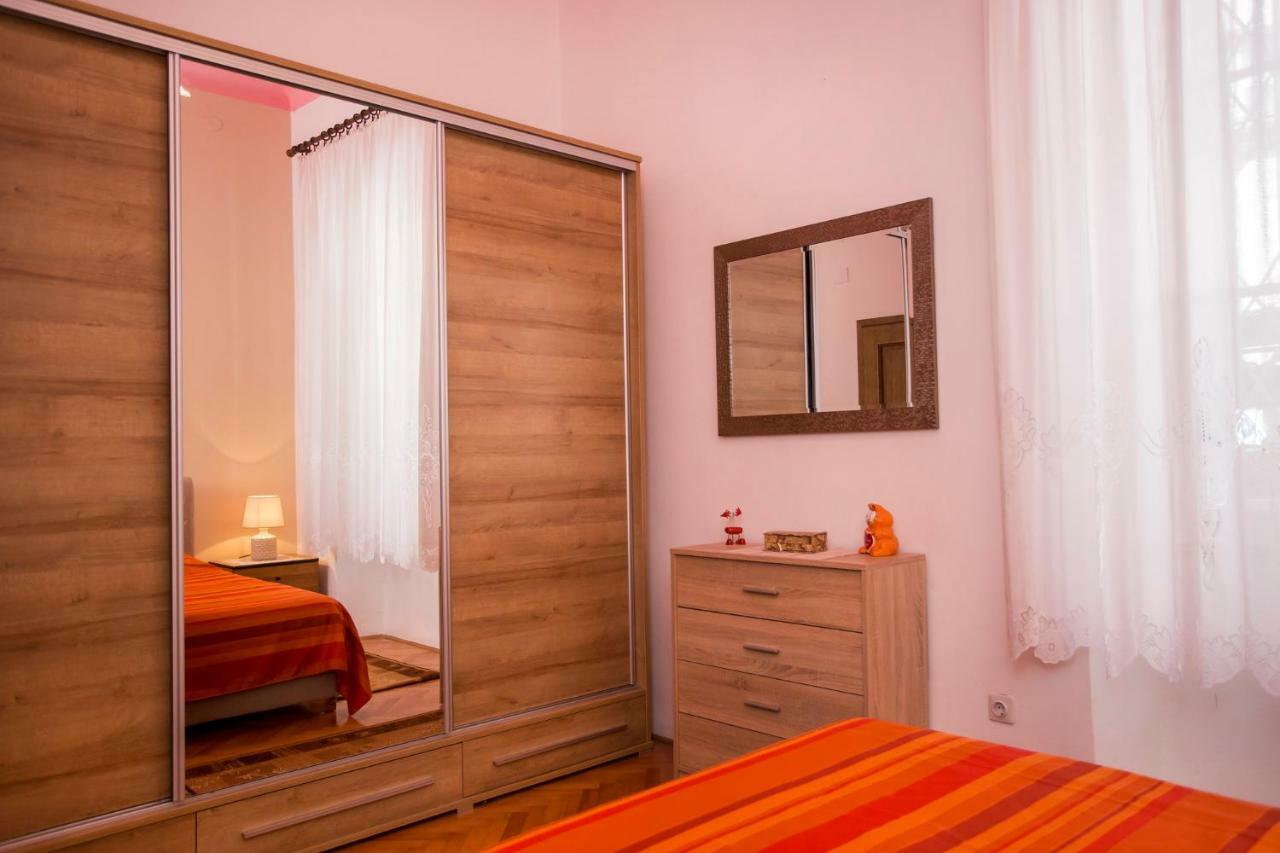Emanuel Apartman Póla Kültér fotó