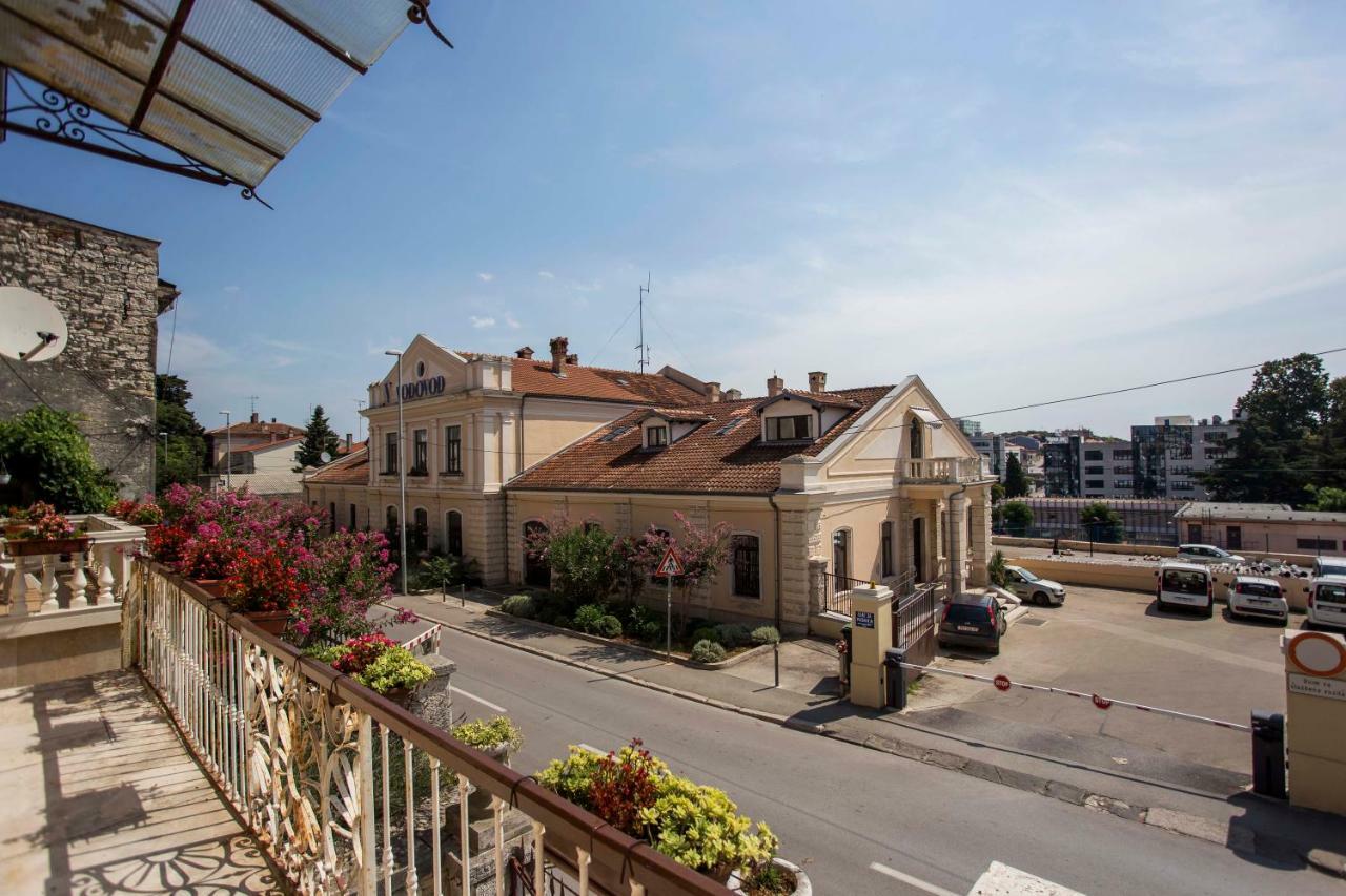 Emanuel Apartman Póla Kültér fotó