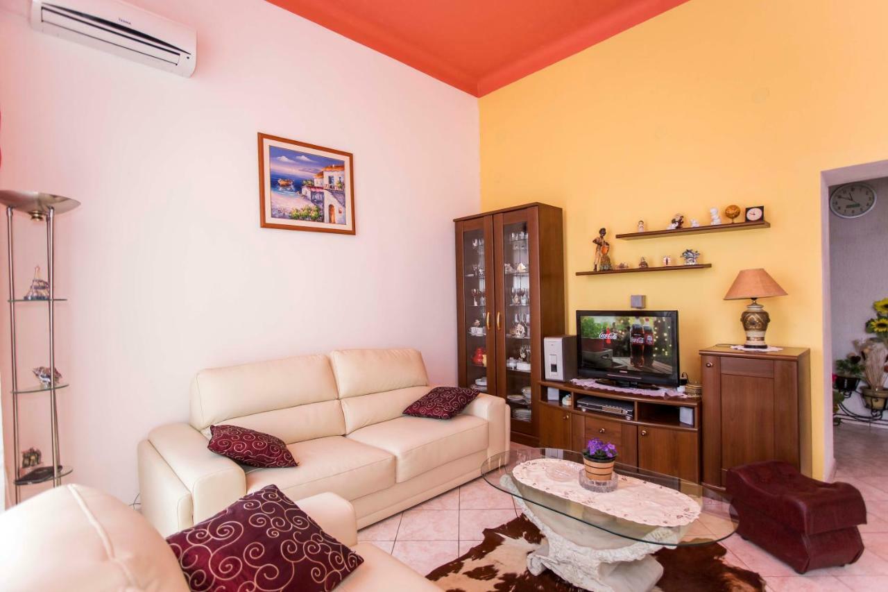 Emanuel Apartman Póla Kültér fotó