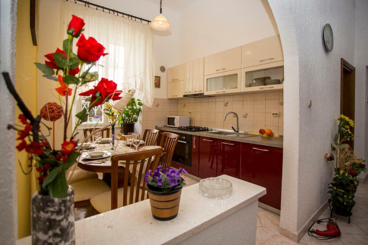Emanuel Apartman Póla Kültér fotó