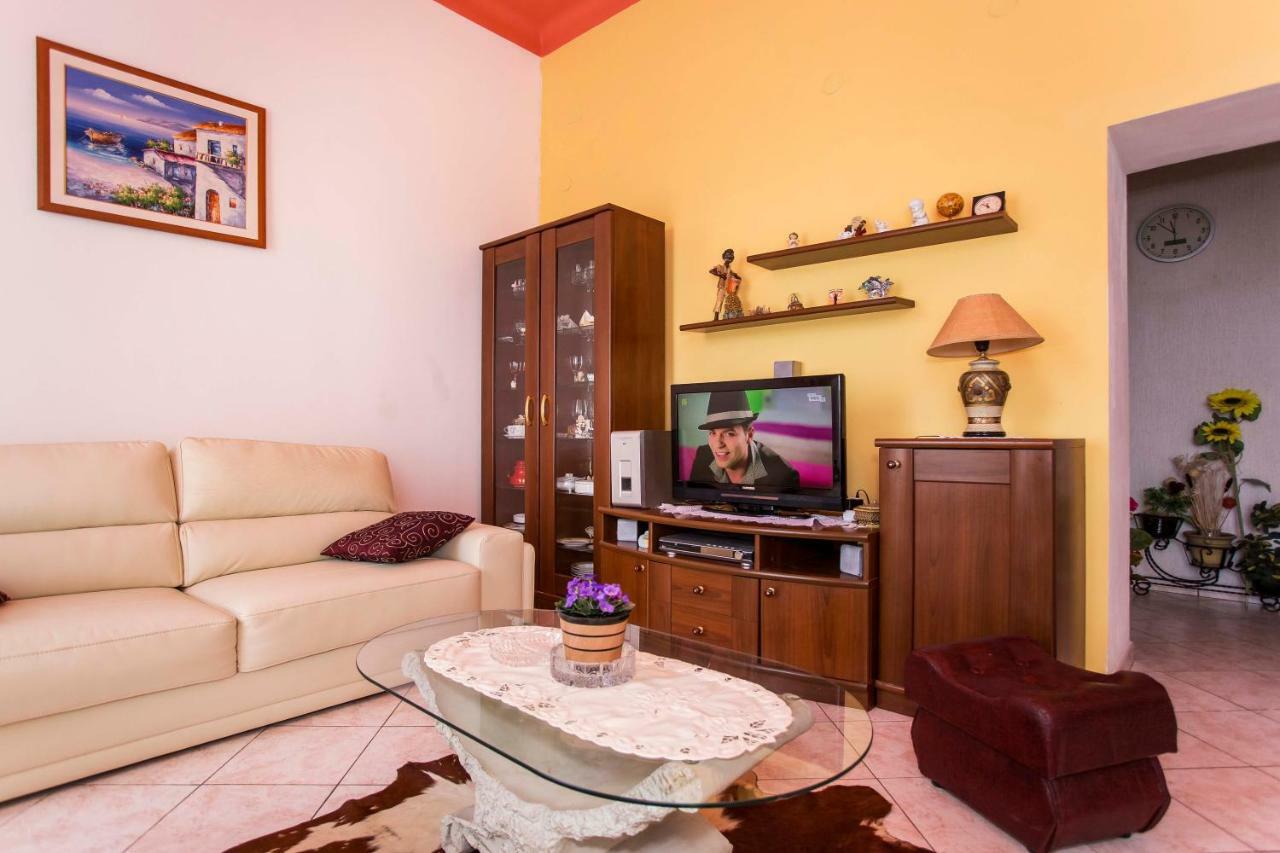 Emanuel Apartman Póla Kültér fotó