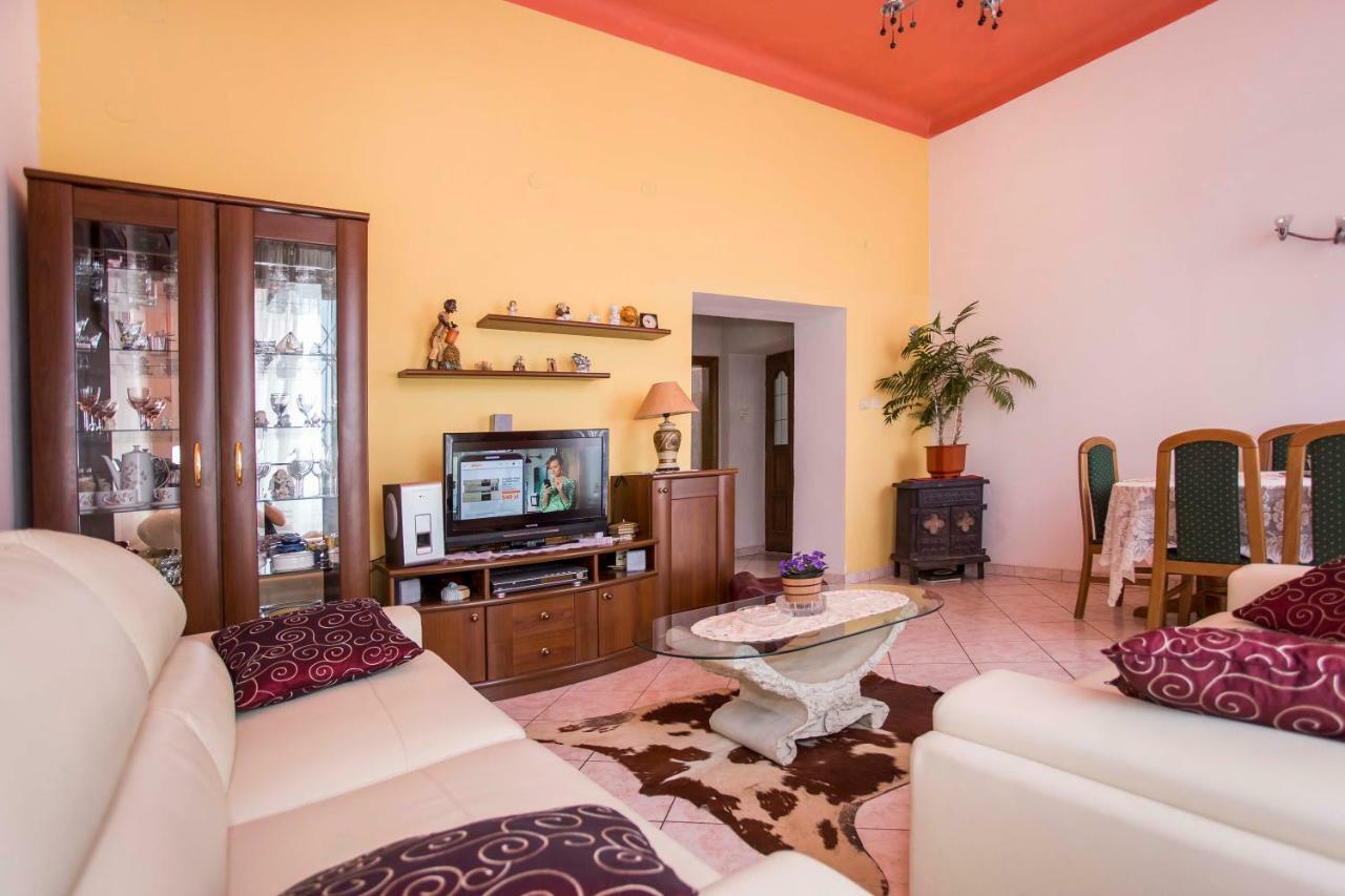Emanuel Apartman Póla Kültér fotó